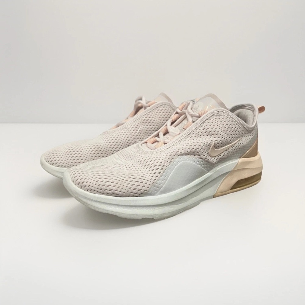 Nike Air Max Motion 2 Pale Pink Women’s Size 7 Excellent Condition